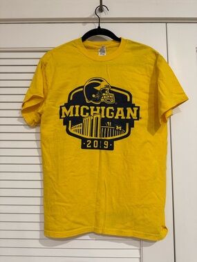 Michigan 2019 Logo Tee - Yellow Men's T-Shirt